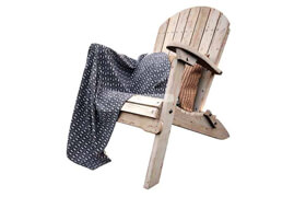 CGGrafic_Wood chair and plaid